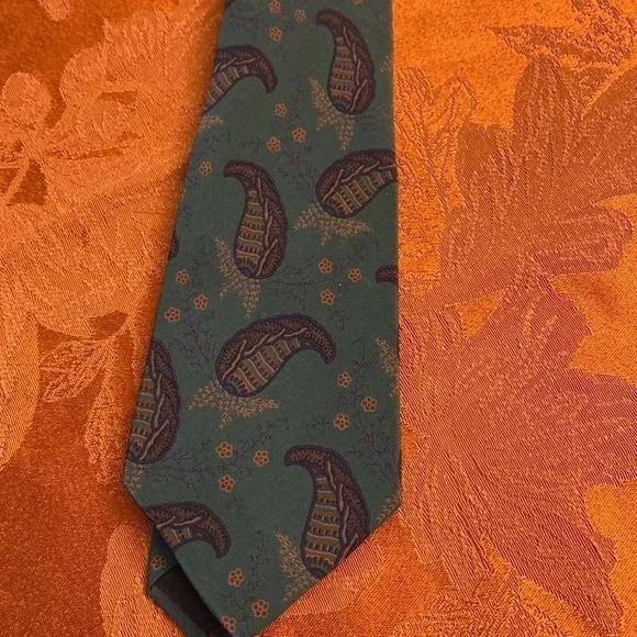 Valentino Vintage Dark Green Paisley 100% Silk Tie - Picture 1 of 6